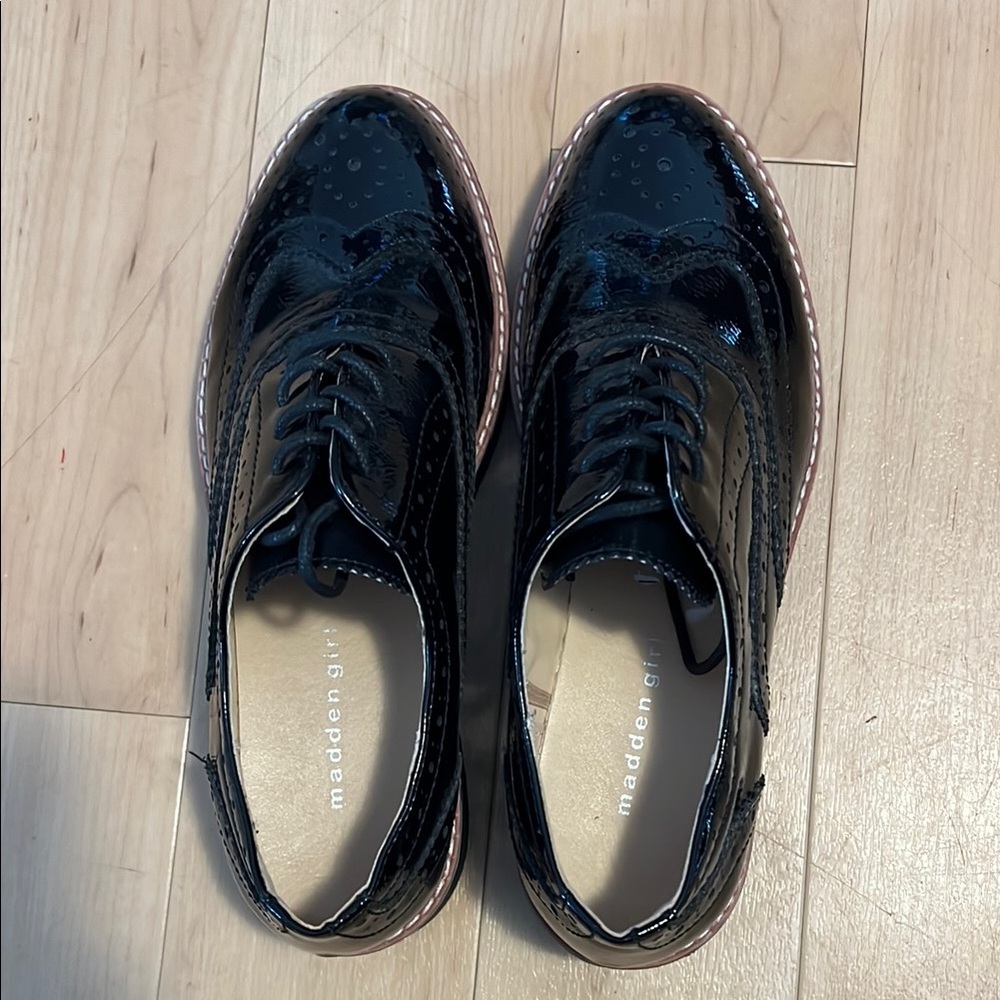 Madden Girl Black Oxfords with Classic Brogue Design - Picture 6 of 9